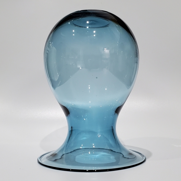 the "Shape" Vase designed by Peter Svarrer for Holmegaard in Water Blue - Picture 2 of 10
